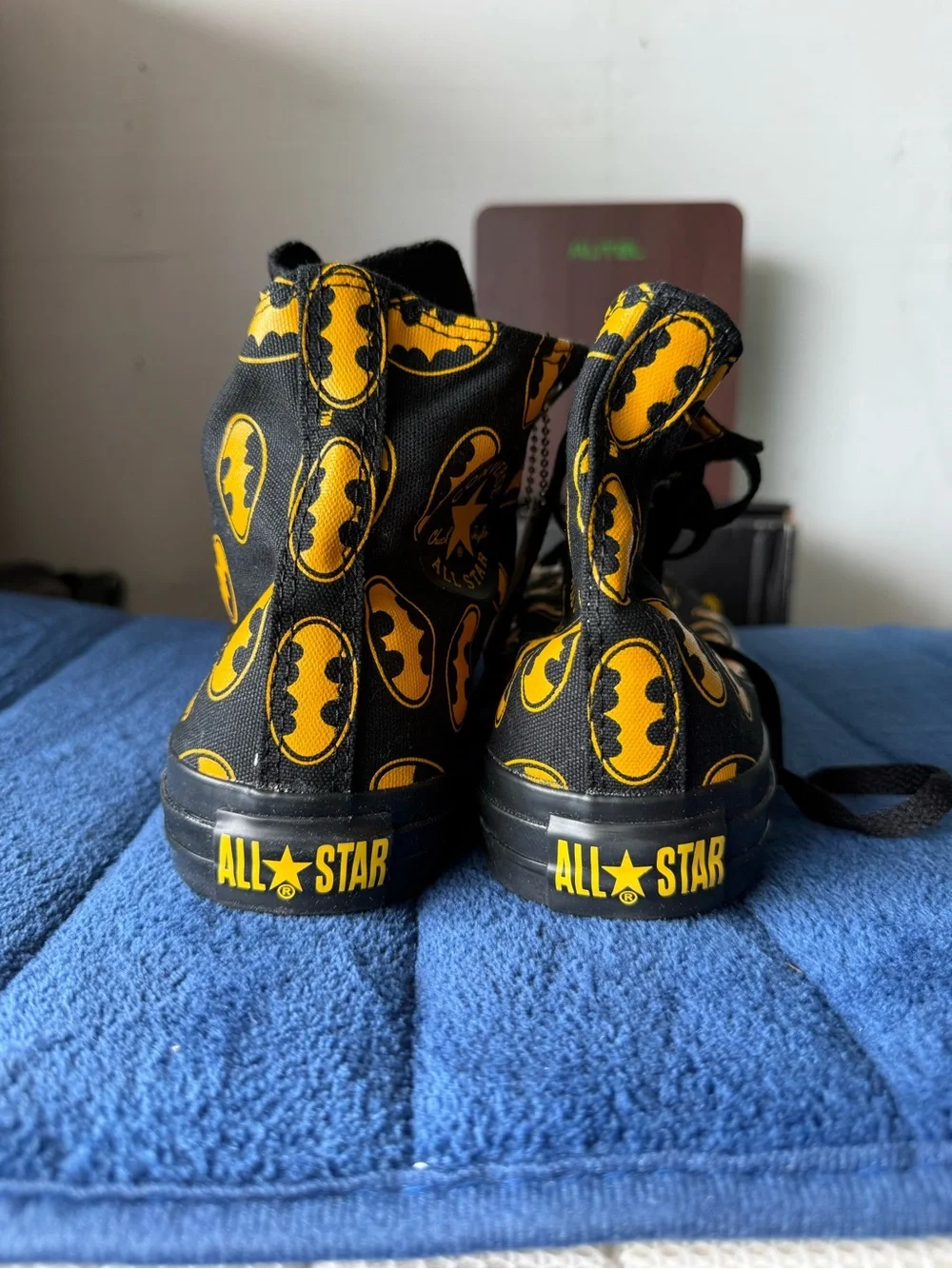 Converse All Star Chuck Taylor High Top Sneaker Shoe Batman Print Size 8.5 New - Picture 4 of 8